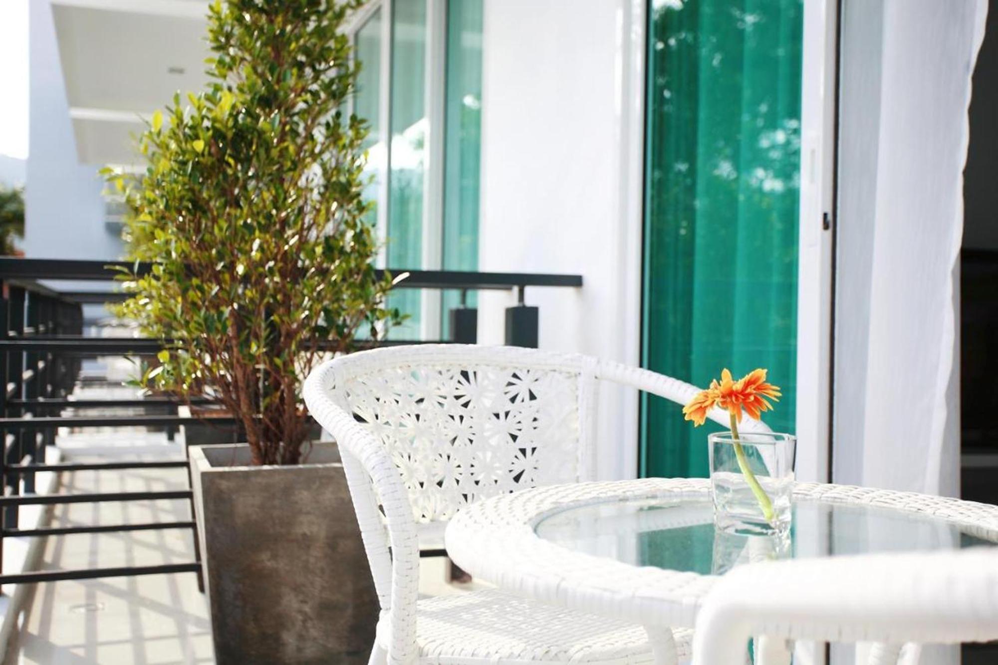 One World One Home Naiharn Hotel Rawai Zewnętrze zdjęcie